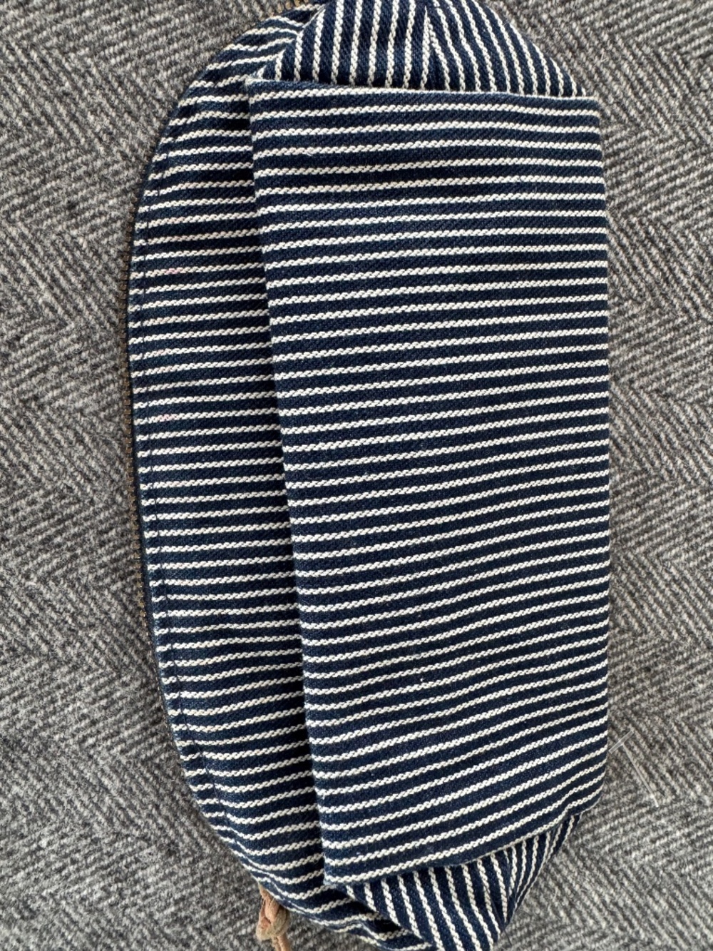 SCHOOLHOUSE COSMETIC BAG IN CUTE DENIM TICKING. - Picture 6 of 11